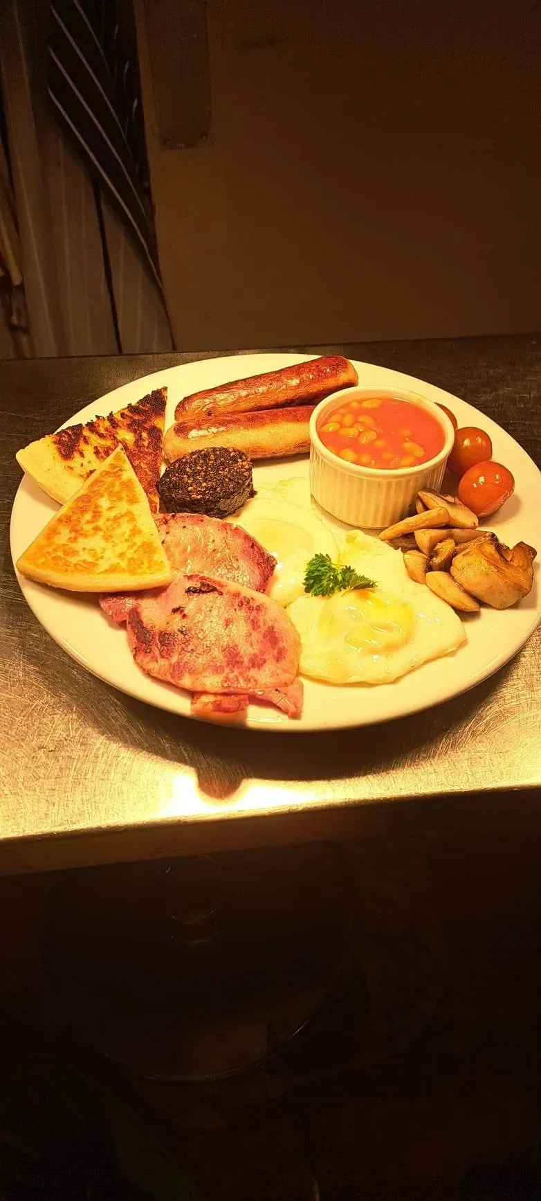 Cooked breakfast served at Avarest House